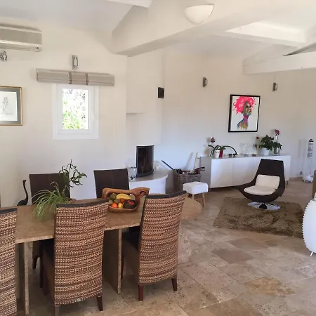 Propriete : 300 M² + Villa Beaurecueil
