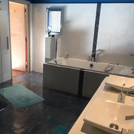 Propriete : 300 M² + Villa Beaurecueil