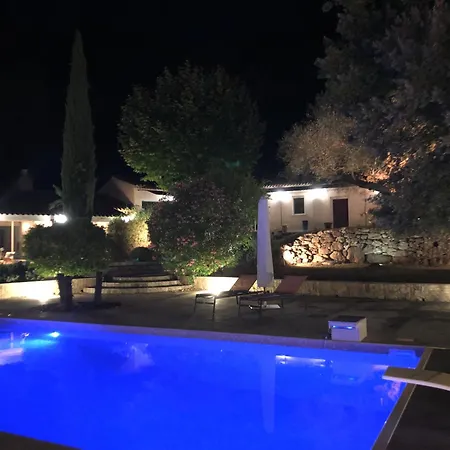 Propriete : 300 M² +